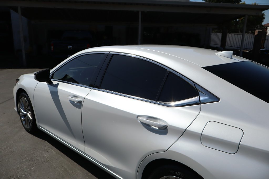Used 2023 Lexus ES 300h w/ Accessory Package (Z1) FWD image 16