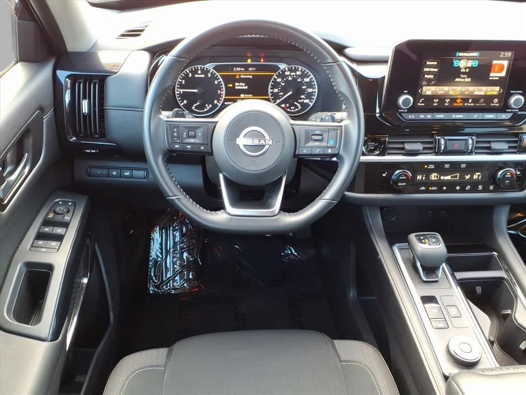 Used 2025 Nissan Pathfinder SV image 15