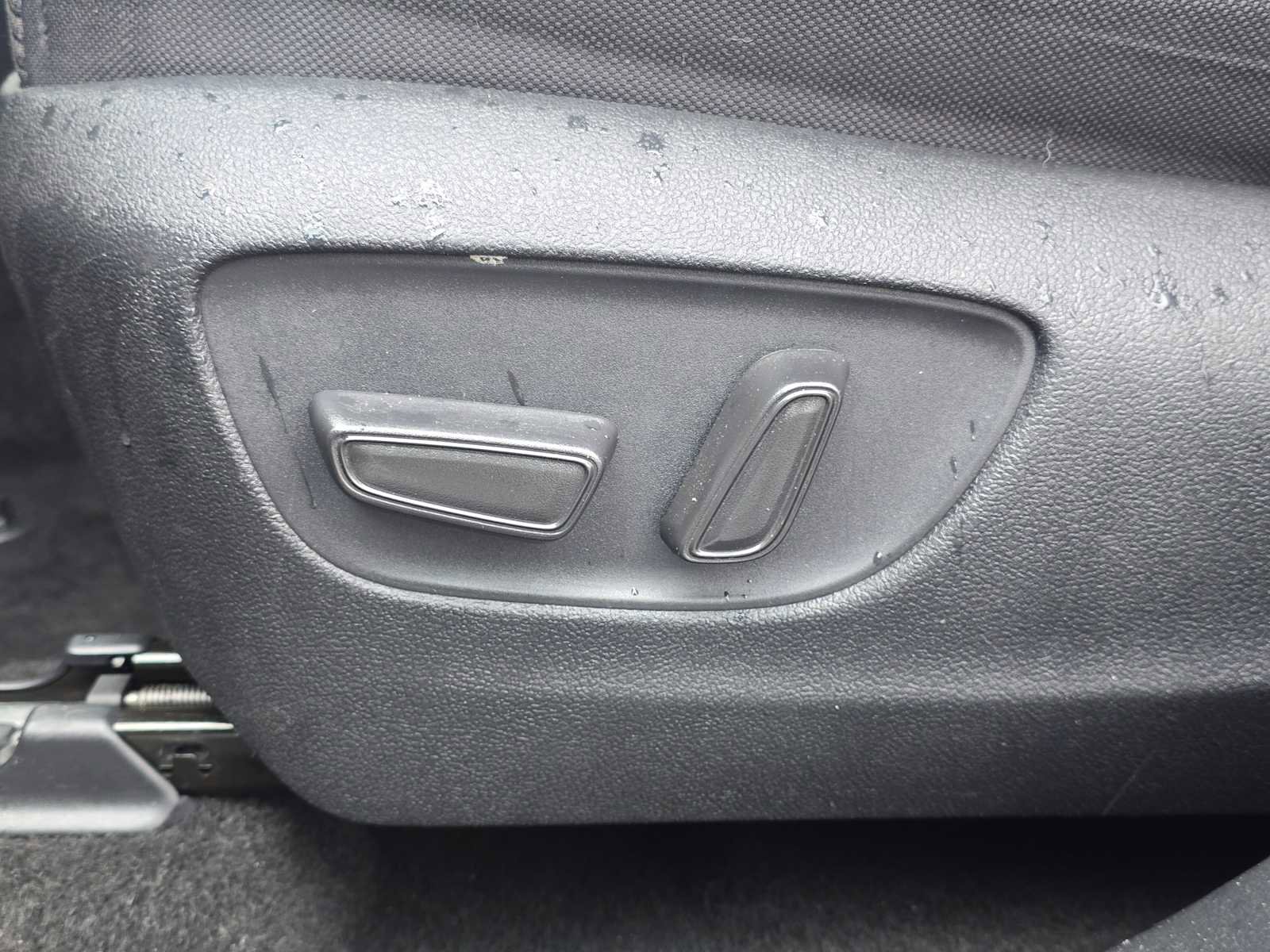 Used 2023 Toyota Highlander LE AWD/4WD image 26