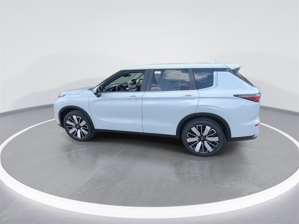 New 2025 Mitsubishi Outlander SE image 6