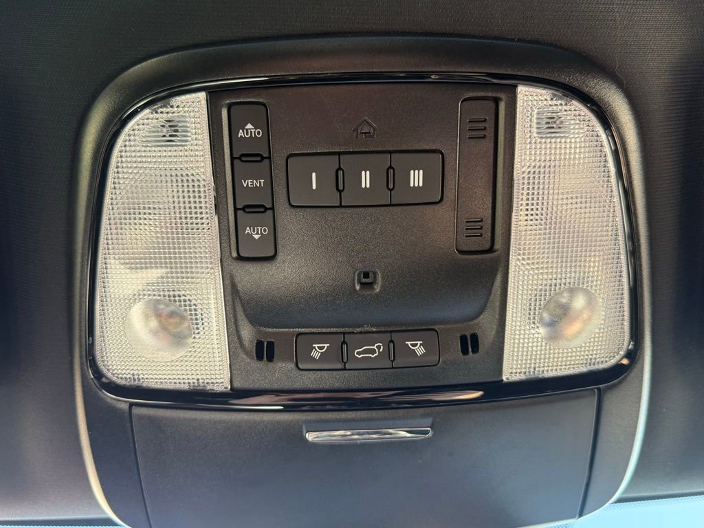 Used 2025 Dodge Durango R/T image 29