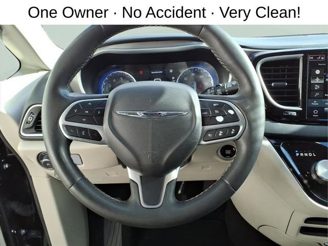 Used 2023 Chrysler Pacifica Touring-L FWD image 16
