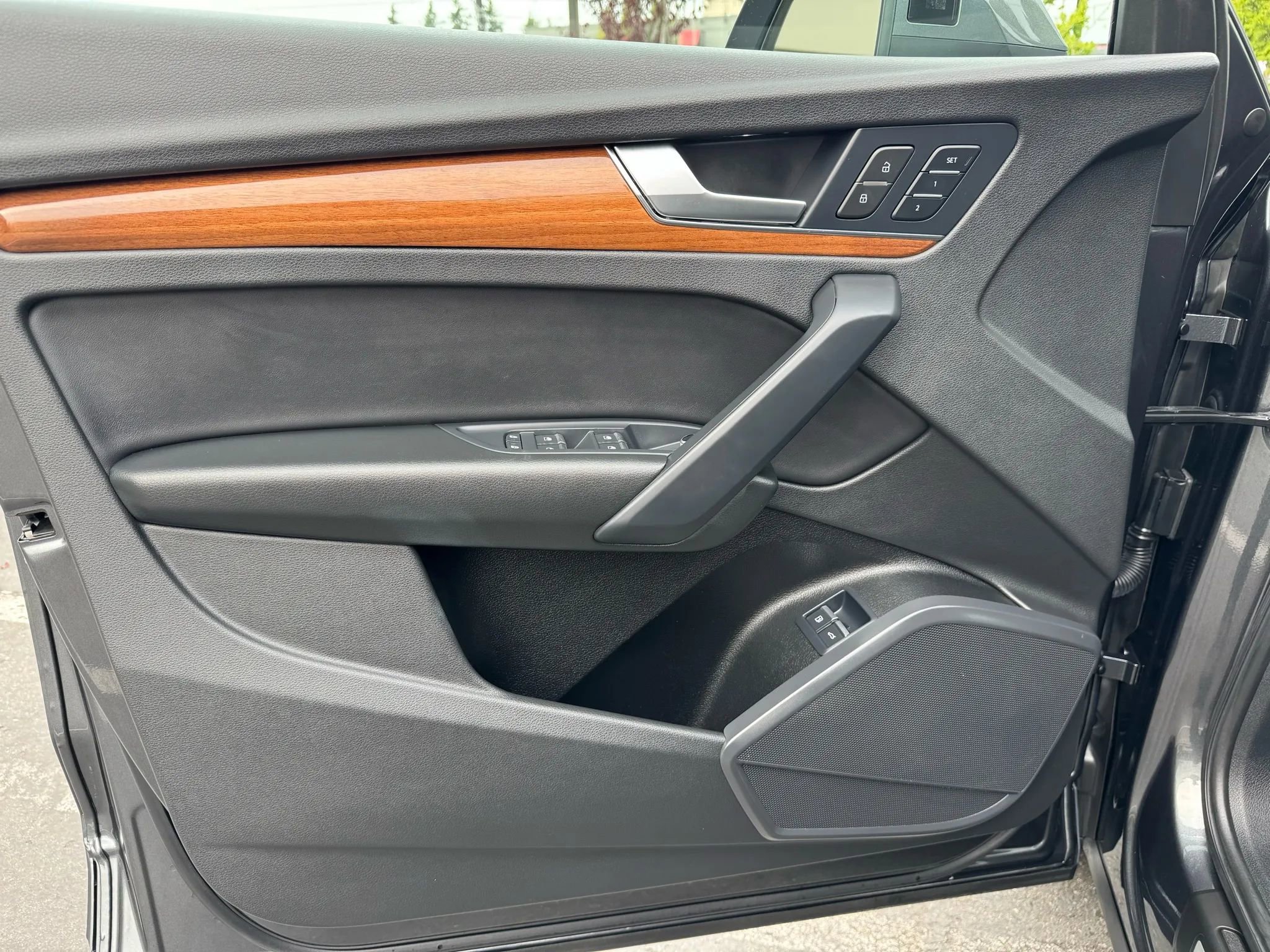 Used 2022 Audi Q5 e Premium w/ Convenience Package image 43