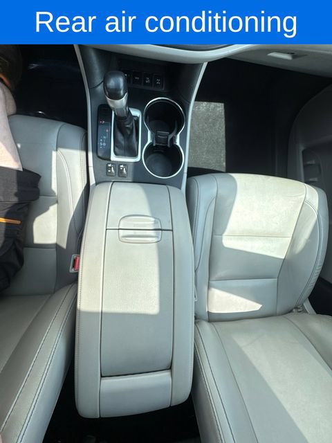 Used 2019 Toyota Highlander XLE AWD/4WD image 18