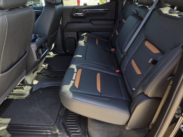 Used 2025 GMC Sierra 1500 AT4 w/ Technology Package AWD/4WD image 32