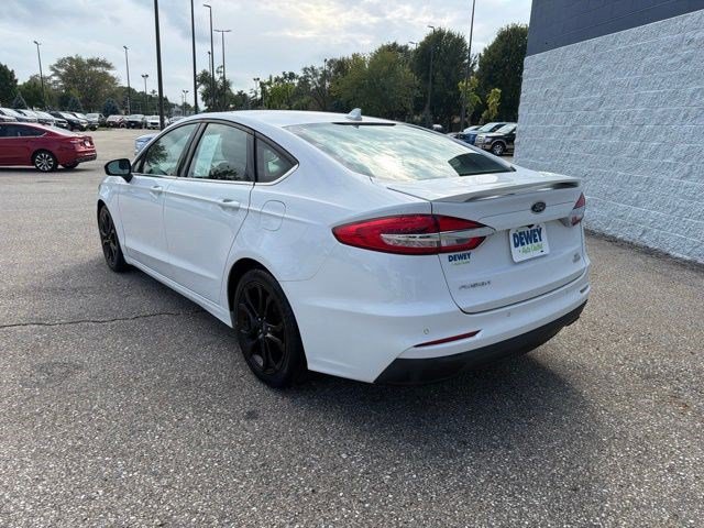 Used 2019 Ford Fusion SE w/ Equipment Group 151A FWD image 3