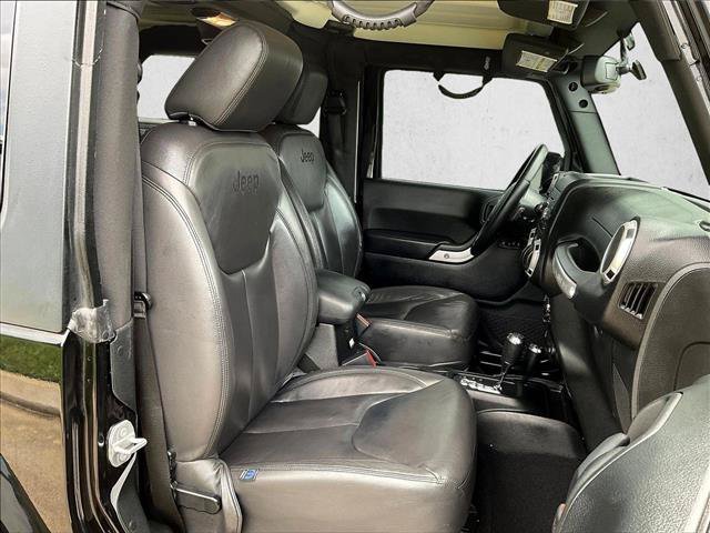Used 2018 Jeep Wrangler Sahara w/ Connectivity Group AWD/4WD image 9