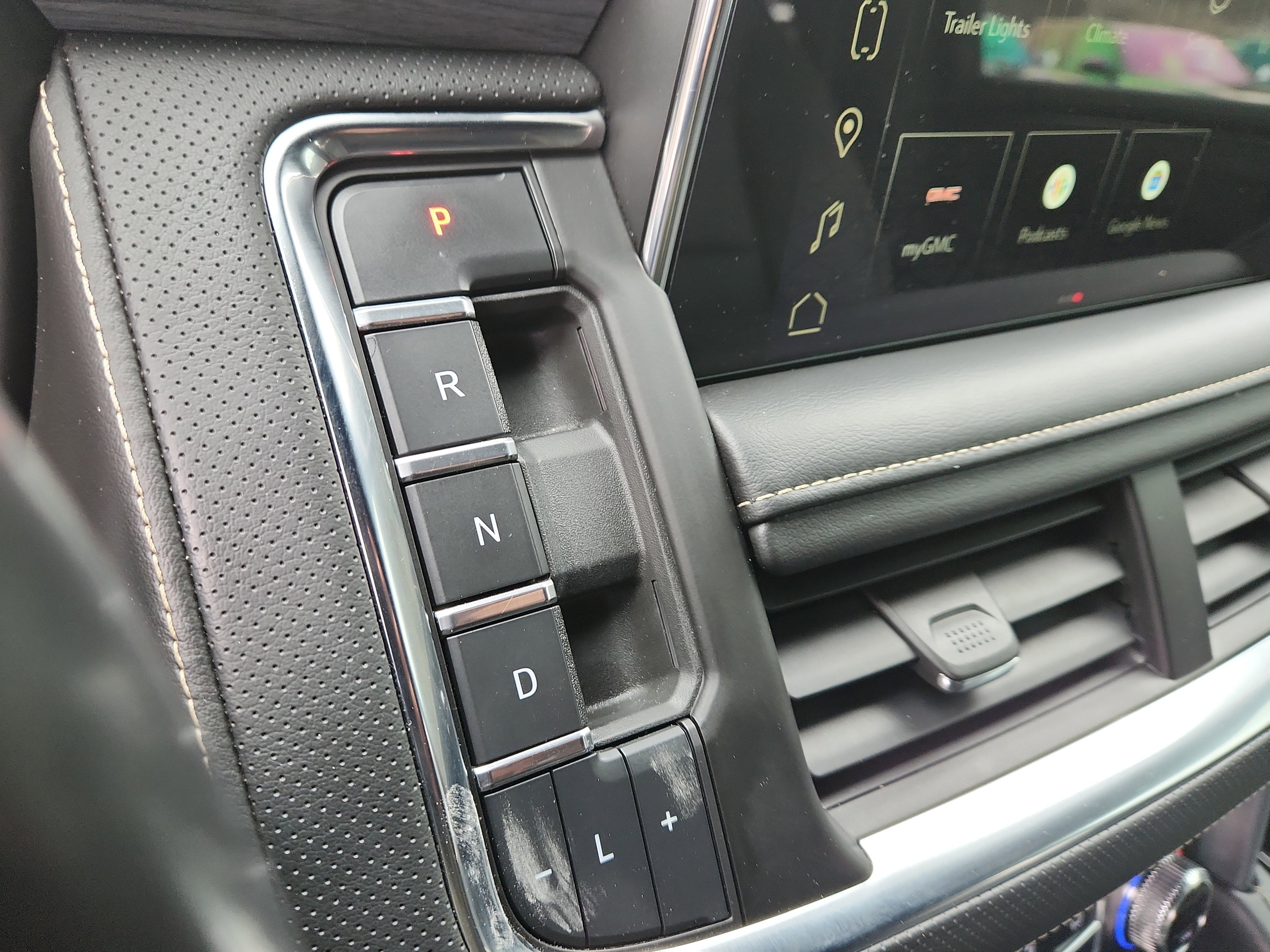 Used 2023 GMC Yukon SLT image 26