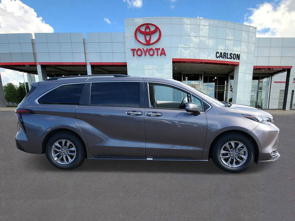Certified 2024 Toyota Sienna XLE FWD image 4