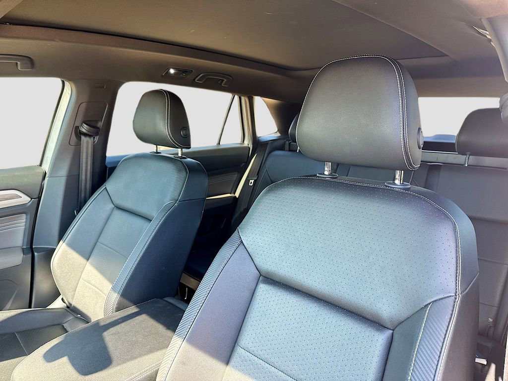 Used 2023 Volkswagen Atlas Cross Sport SE w/ Panoramic Sunroof Package image 12