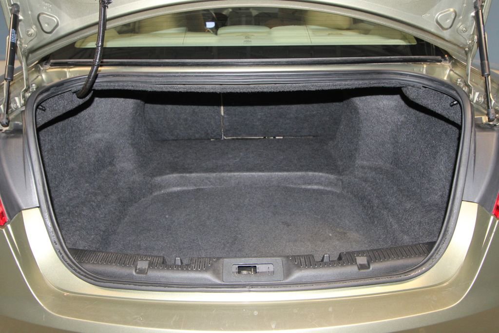 Used 2013 Ford Taurus SEL FWD image 33