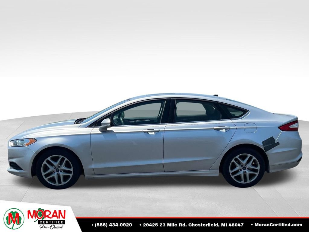 Used 2016 Ford Fusion SE FWD image 2