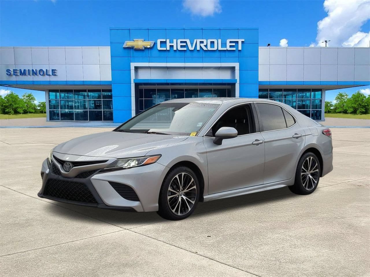Used 2018 Toyota Camry SE FWD image 2
