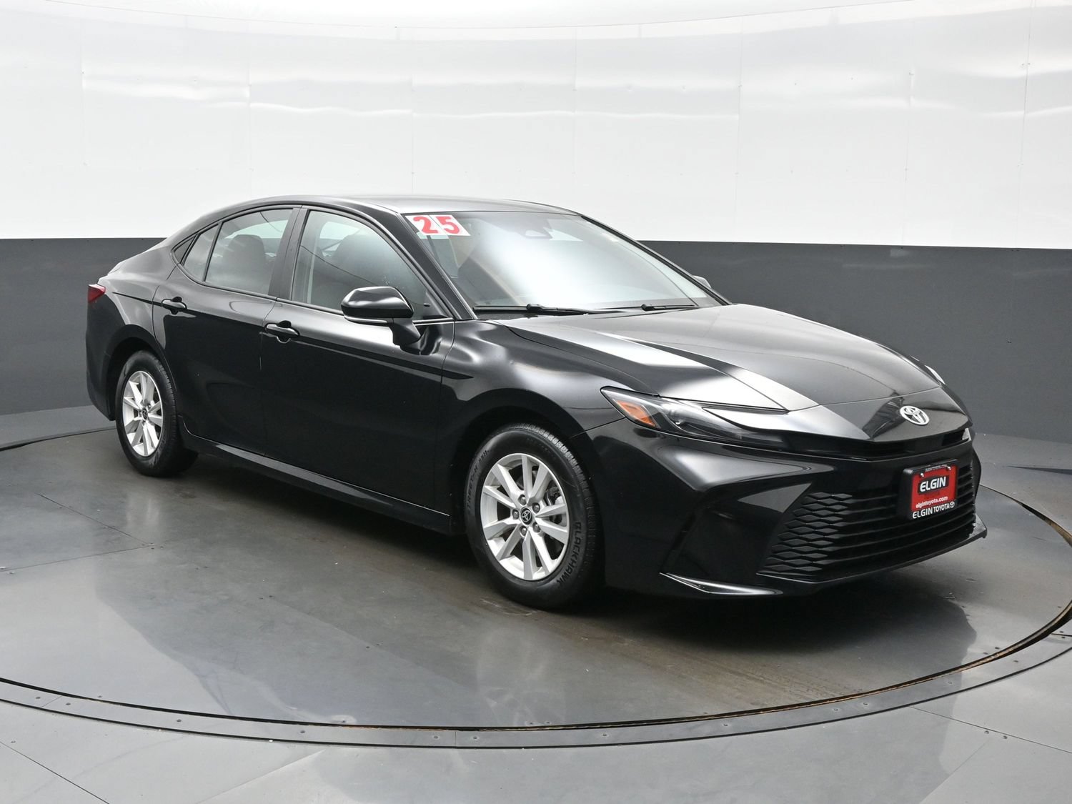 Used 2025 Toyota Camry LE FWD image 8