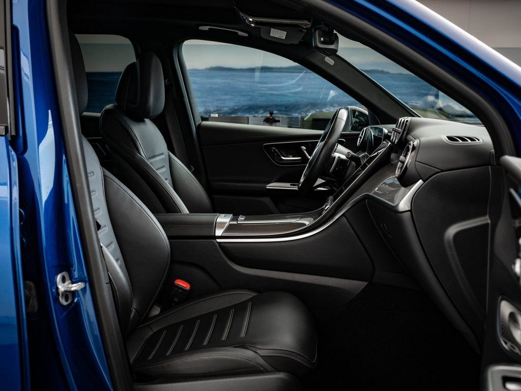 Used 2024 Mercedes-Benz GLC 300 4MATIC w/ AMG Line image 26