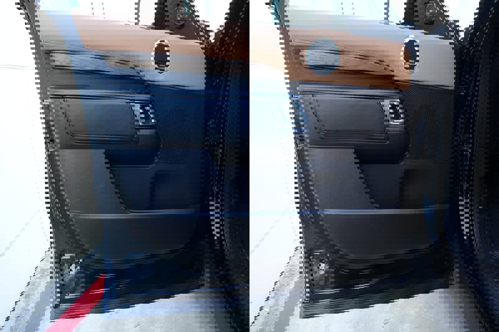 Used 2017 Land Rover Discovery HSE Luxury image 17