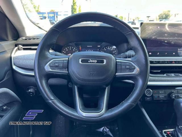 Used 2022 Jeep Compass Latitude AWD/4WD image 17