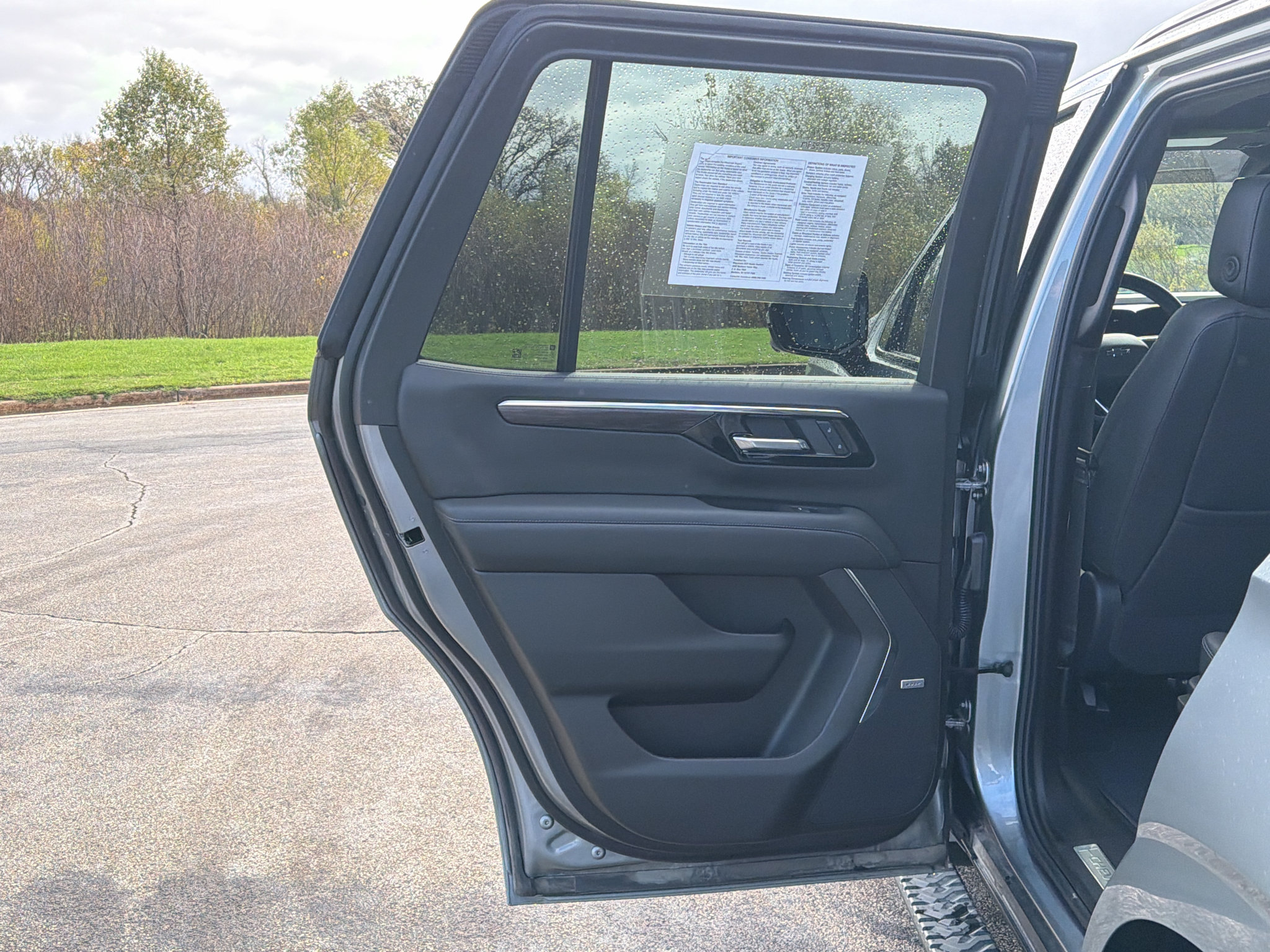 Used 2025 Chevrolet Tahoe Z71 w/ Comfort Package AWD/4WD image 35