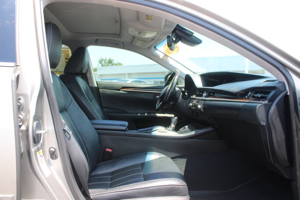 Used 2018 Lexus ES 350 w/ Luxury Package w/Wood Trim FWD image 27