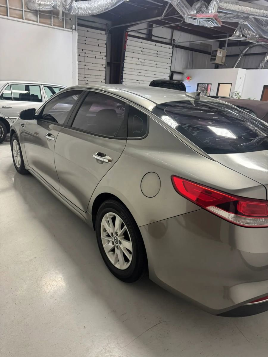 Used 2016 Kia Optima LX FWD image 3