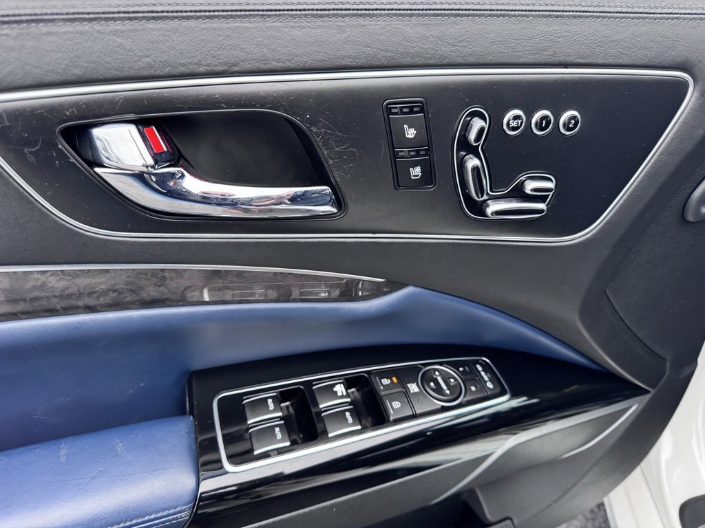 Used 2015 Kia K900 Luxury image 24