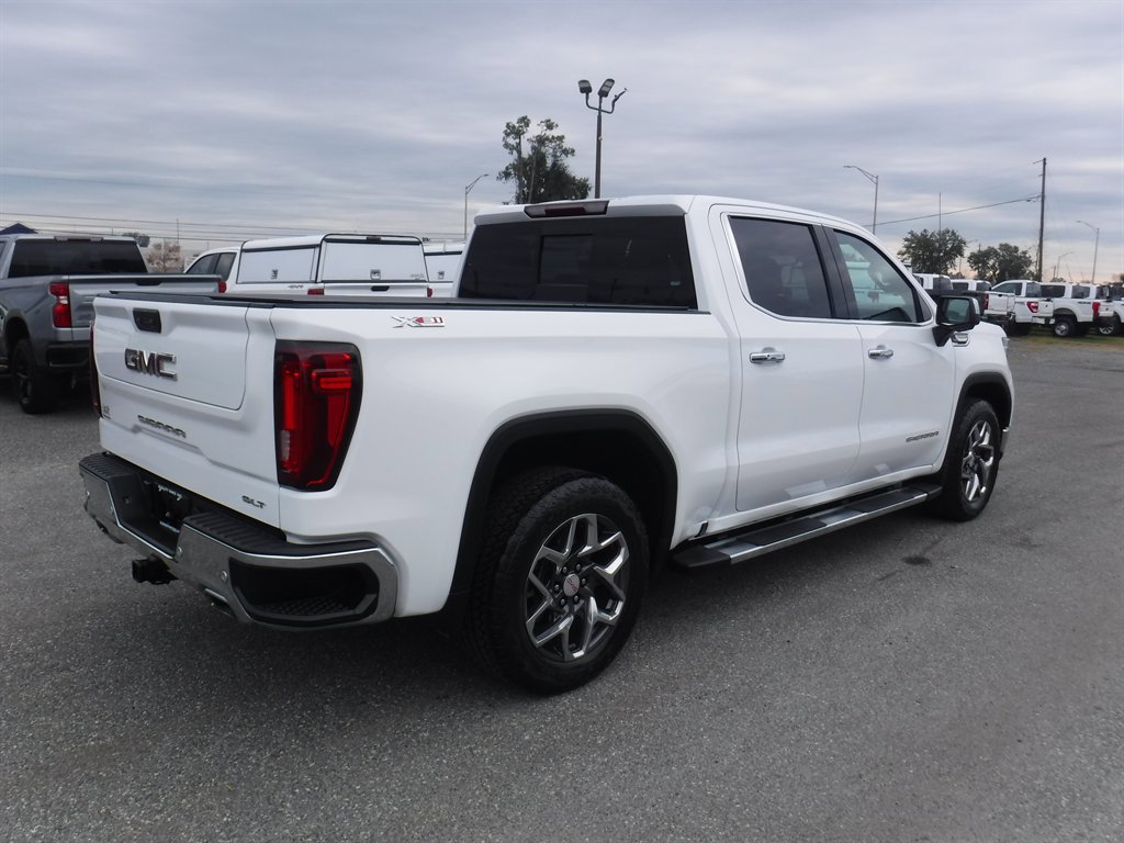 Used 2023 GMC Sierra 1500 SLT image 2