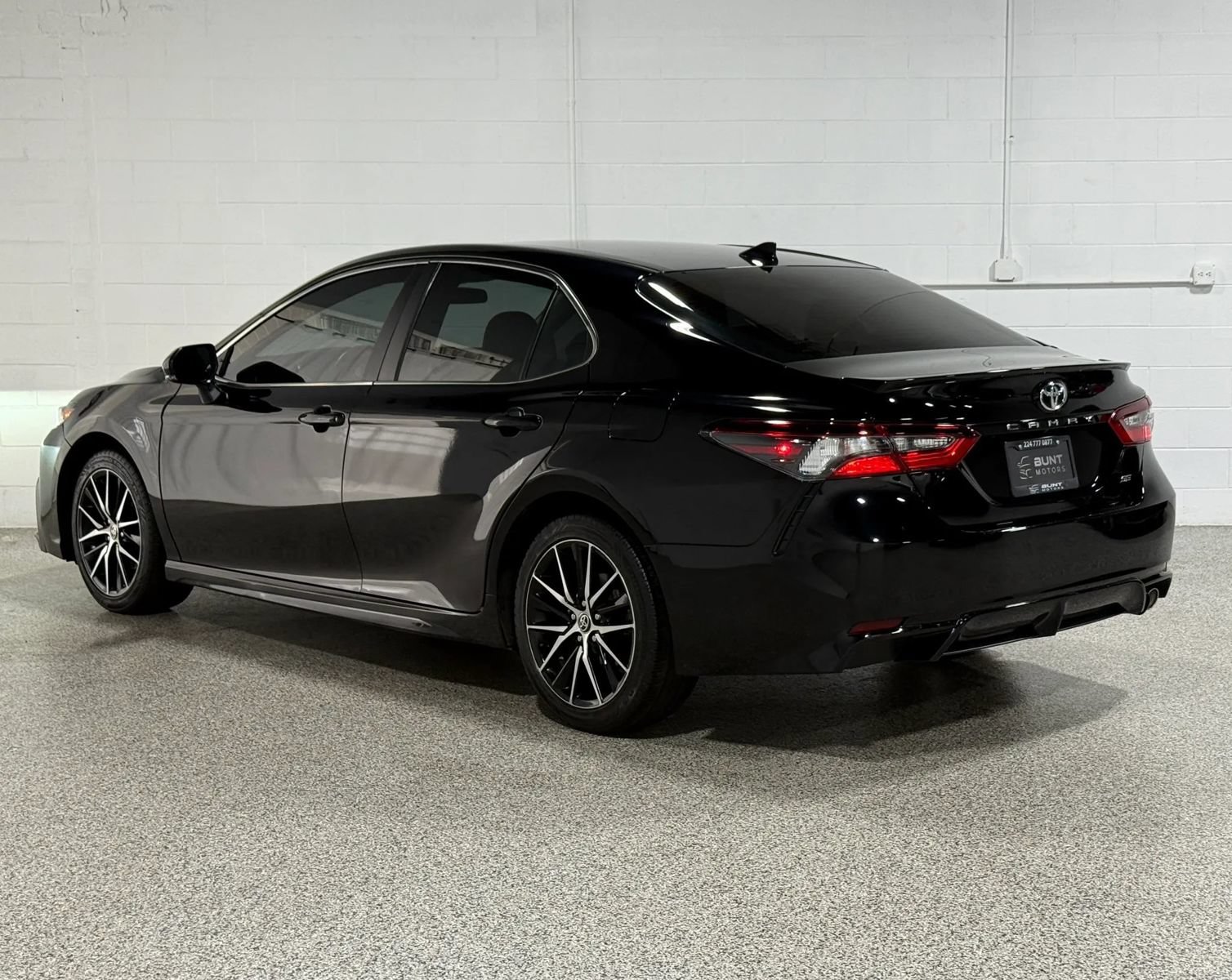 Used 2022 Toyota Camry SE FWD image 8