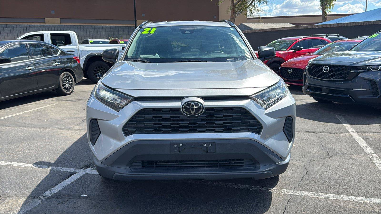 Used 2021 Toyota RAV4 LE AWD/4WD image 2