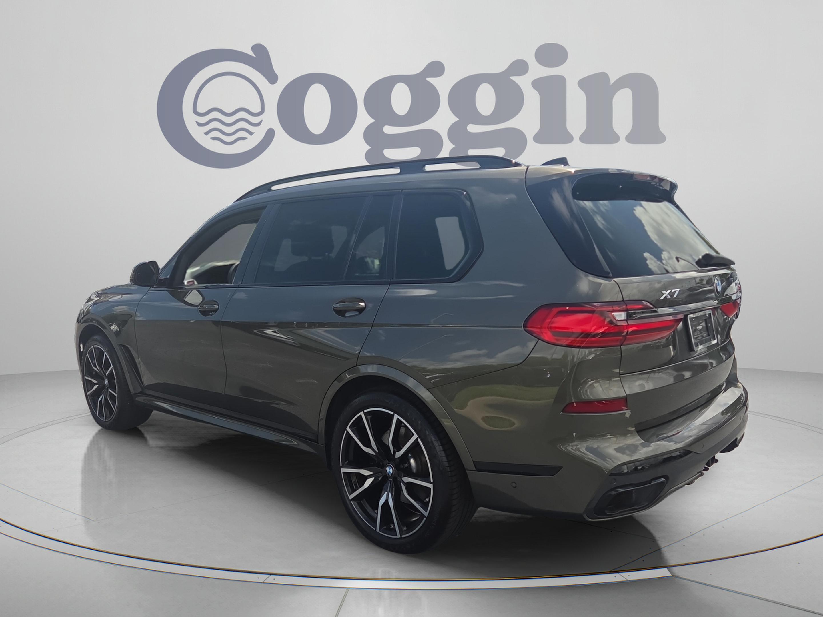 Used 2022 BMW X7 xDrive40i w/ M Sport Package AWD/4WD image 3