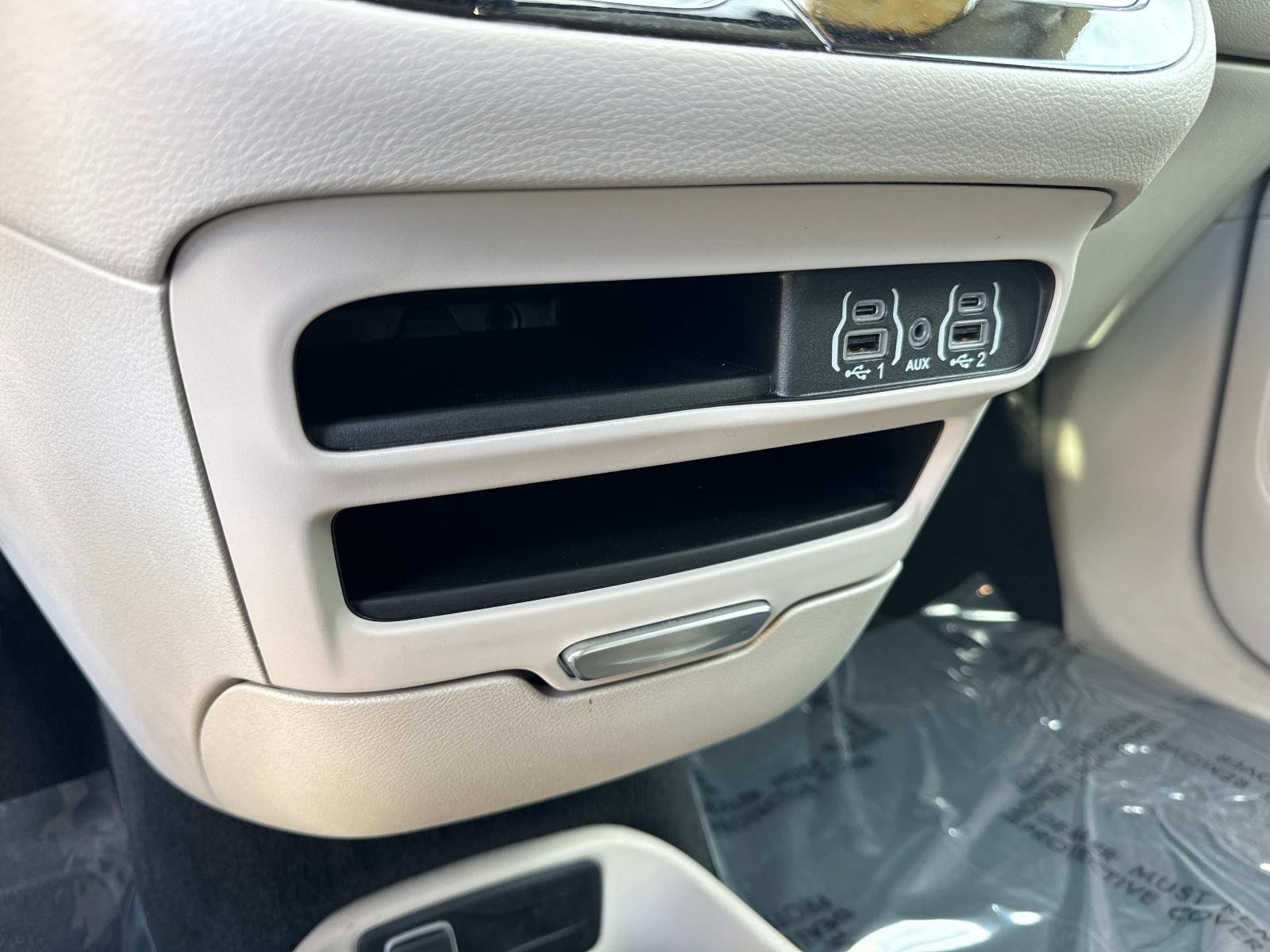 Certified 2024 Chrysler Pacifica Touring-L image 25