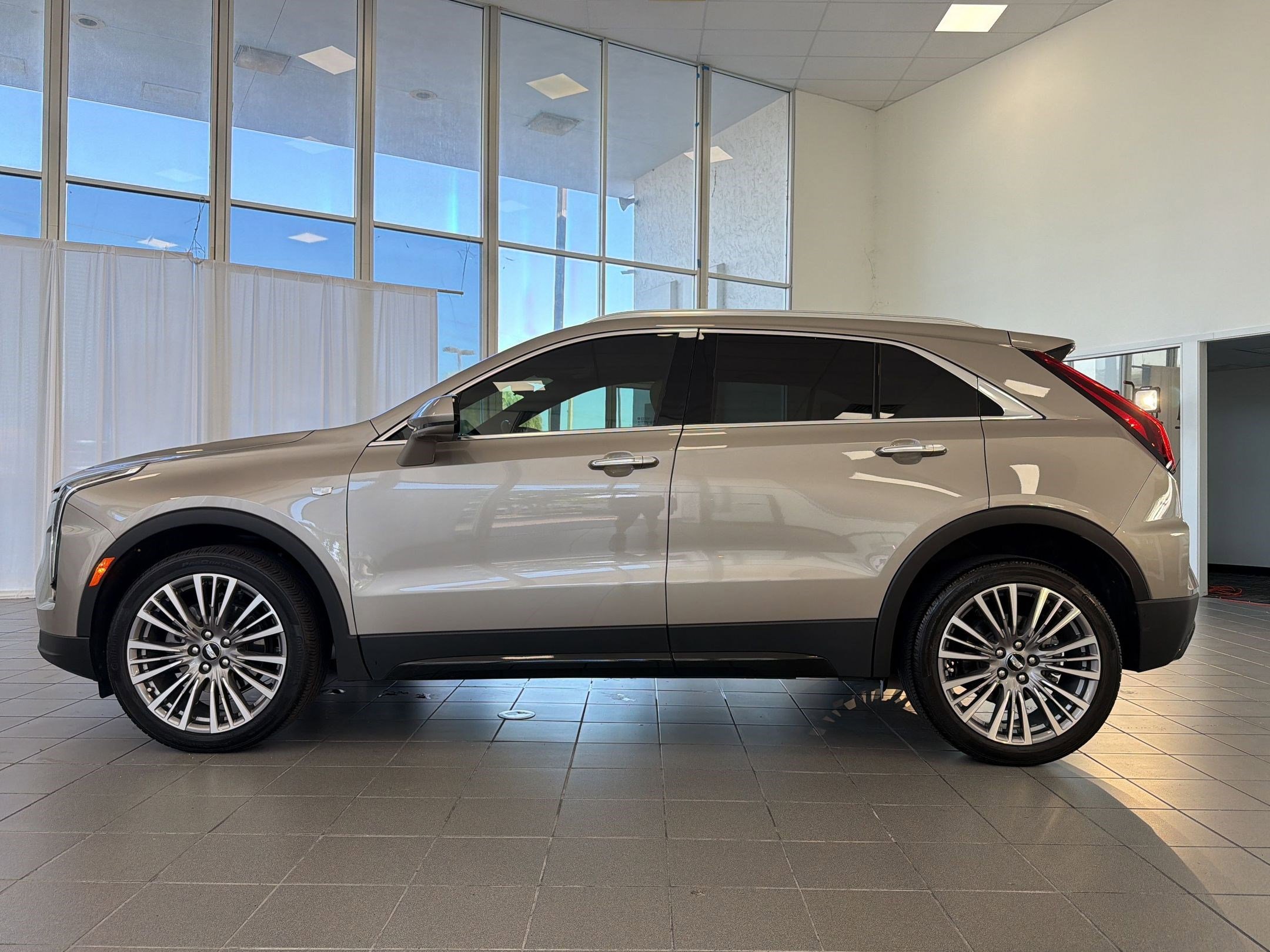 Used 2024 Cadillac XT4 Premium Luxury w/ Technology Package FWD image 2