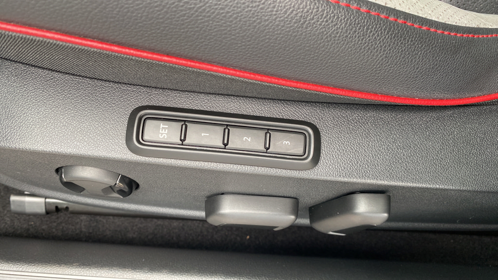 Used 2022 Volkswagen GTI Autobahn FWD image 31