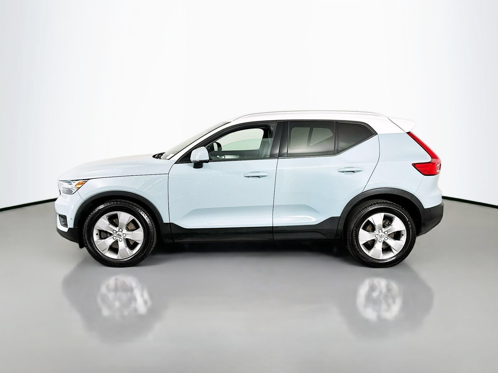 Used 2019 Volvo XC40 T5 Momentum AWD/4WD image 4