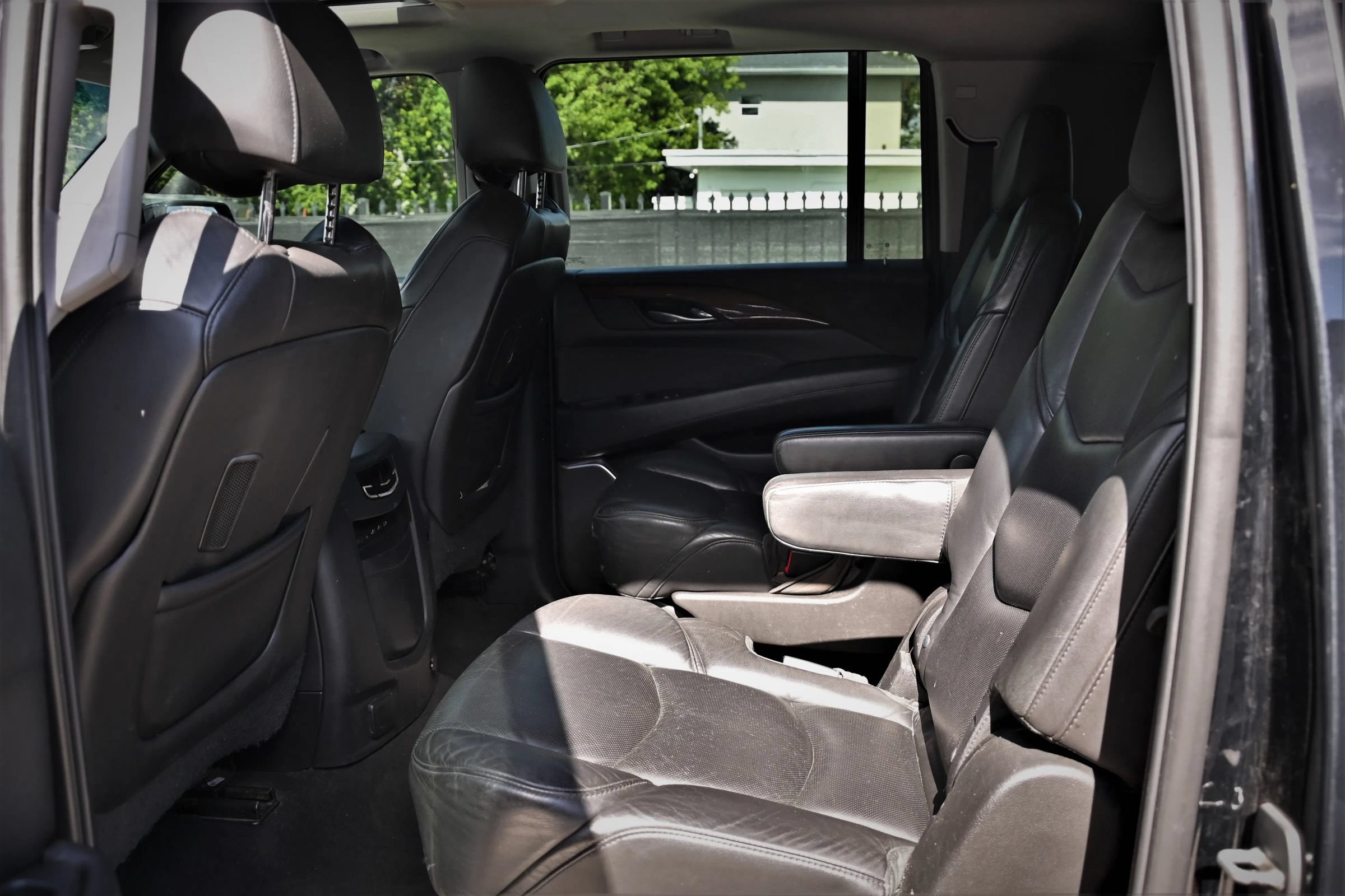 Used 2019 Cadillac Escalade ESV Premium Luxury AWD/4WD image 18