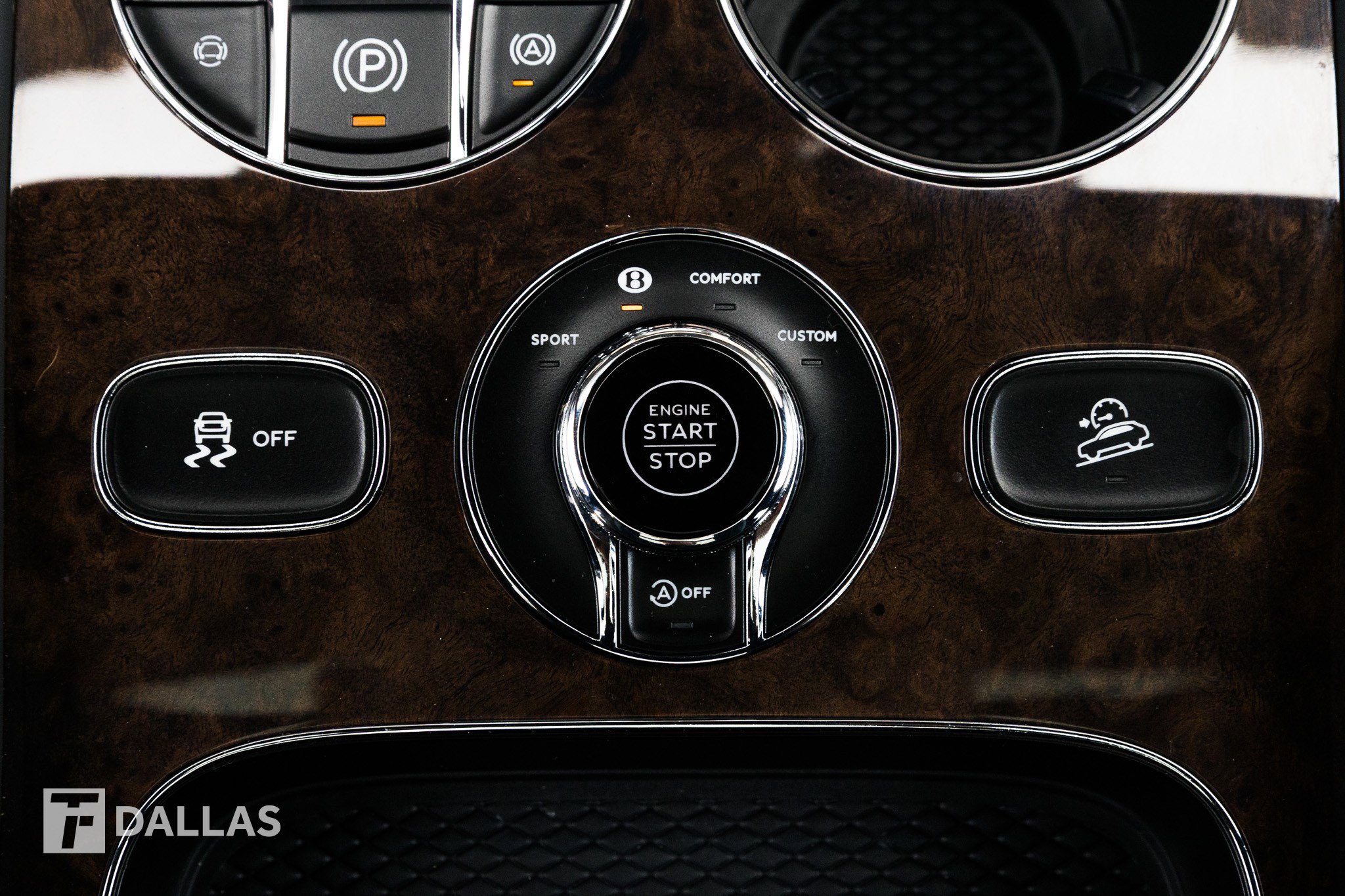 Used 2025 Bentley Bentayga image 28