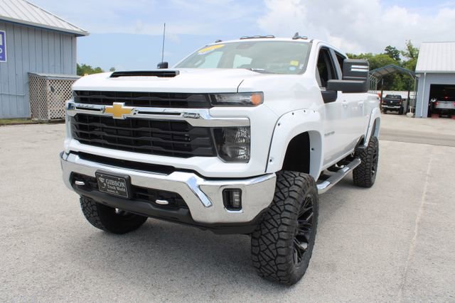 Used 2024 Chevrolet Silverado 2500 LT image 3