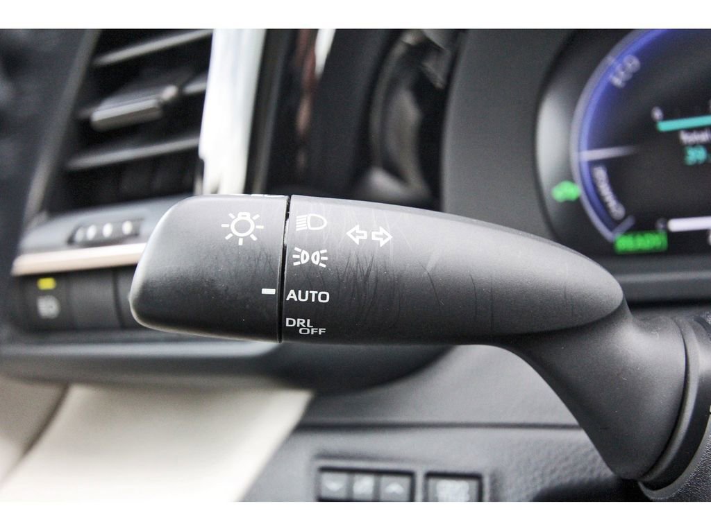 Used 2023 Toyota Crown Limited image 22