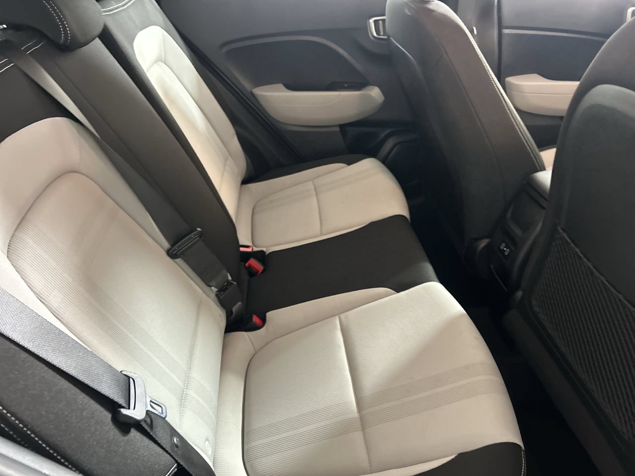 Used 2025 Hyundai Venue SEL FWD image 26