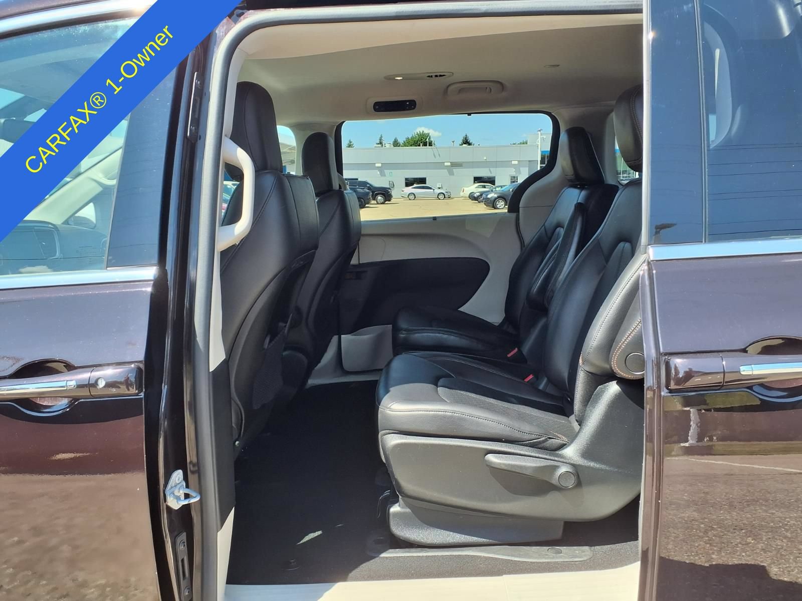 Used 2017 Chrysler Pacifica Premium FWD image 13
