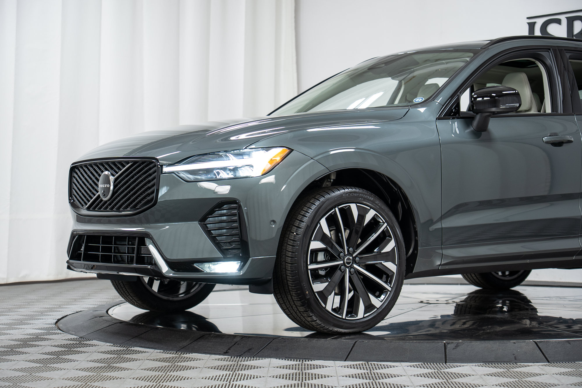 New 2027 Volvo XC60 B5 Ultra AWD/4WD image 25