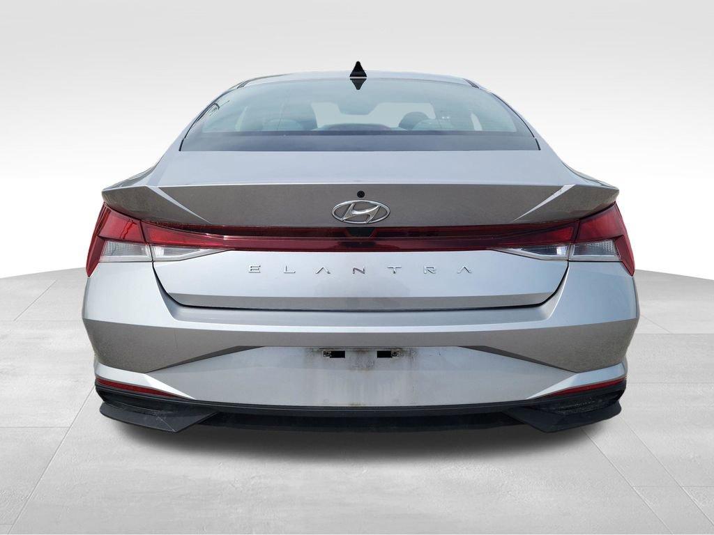 Used 2023 Hyundai Elantra SE image 7