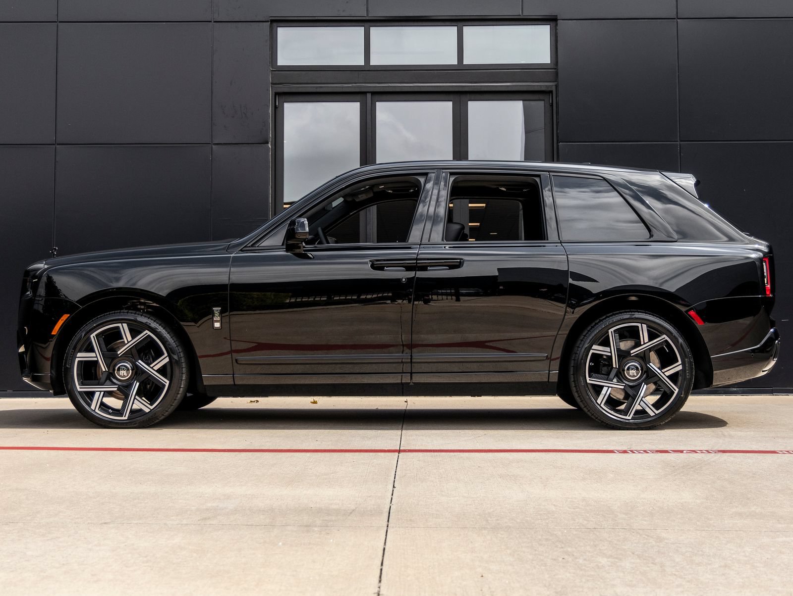 New 2027 Rolls-Royce Cullinan Black Badge AWD/4WD image 3