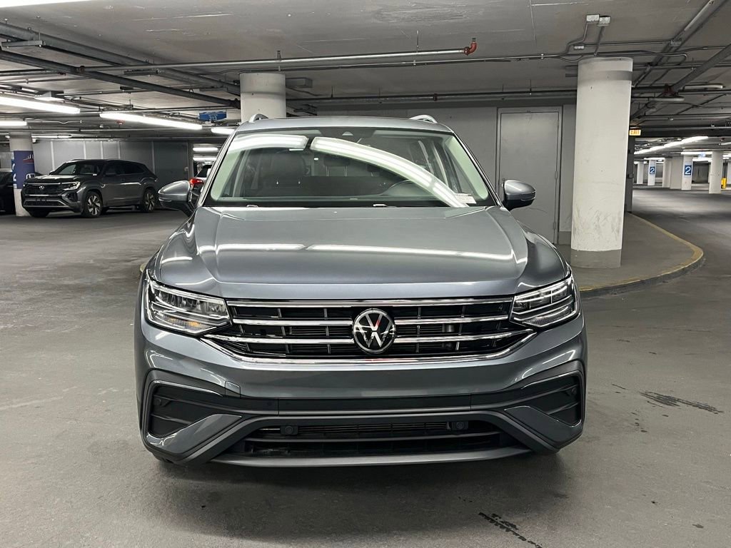 Used 2023 Volkswagen Tiguan SE w/ Panoramic Sunroof Package image 32
