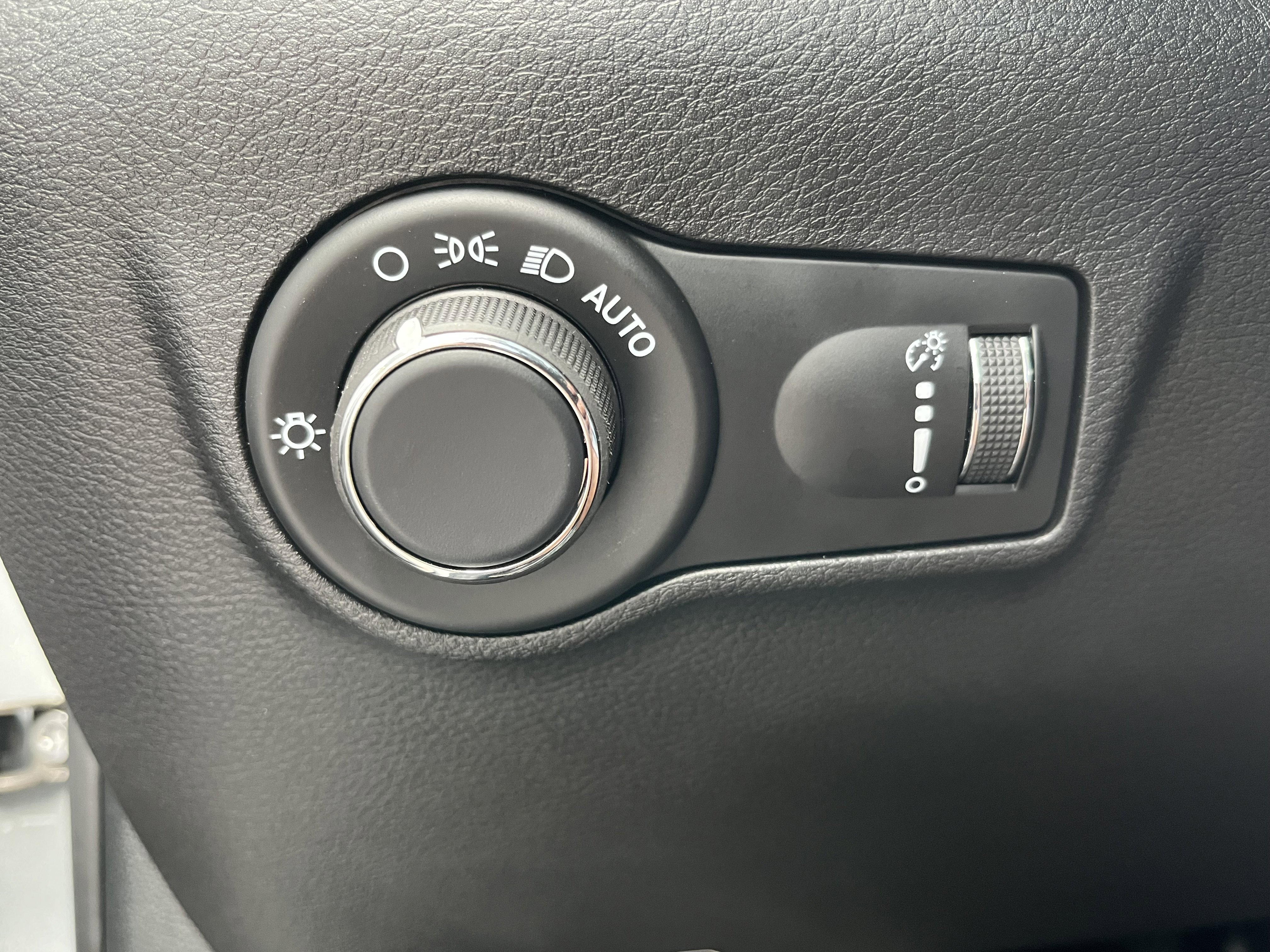 Used 2024 Jeep Compass Sport image 22