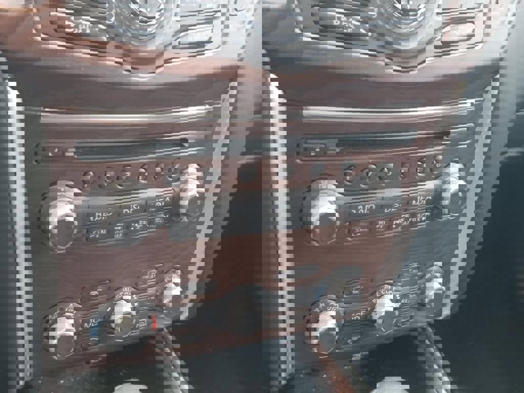 Used 2020 Nissan Pathfinder Platinum image 11