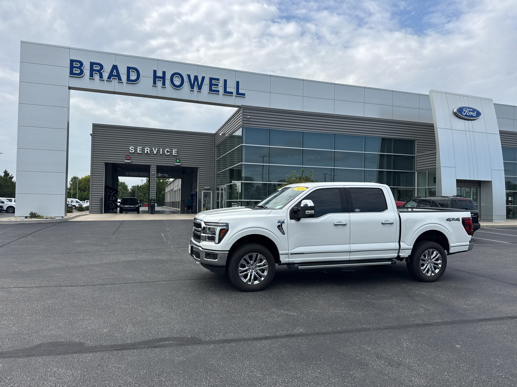 Used 2025 Ford F150 Lariat w/ Equipment Group 501A Mid