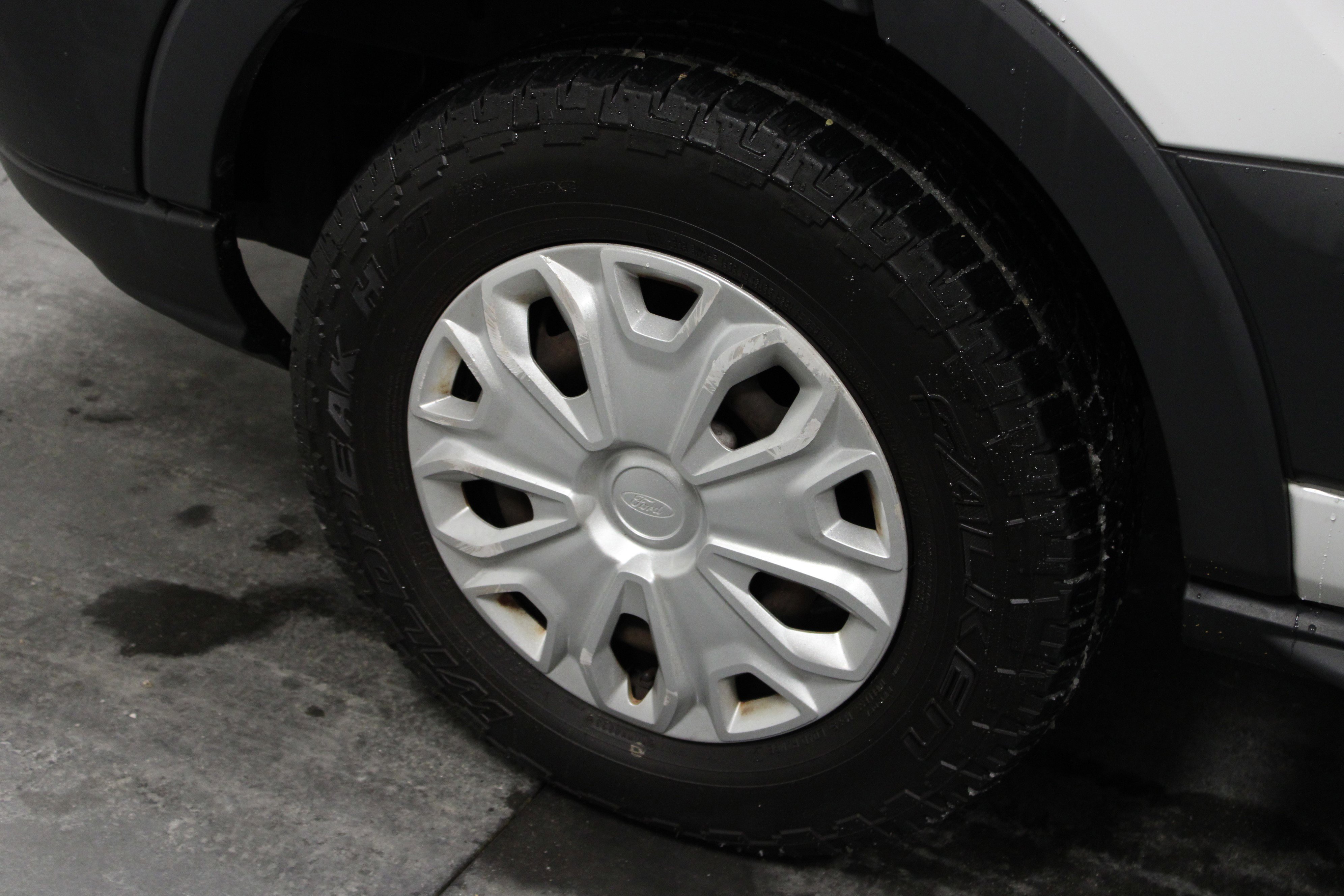 Used 2015 Ford Transit 250 130 Low Roof w/ Exterior Upgrade Package image 10