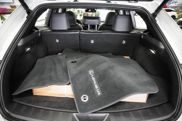 Certified 2025 Lexus UX 300h FWD w/ Accessory Package (Z2) image 22