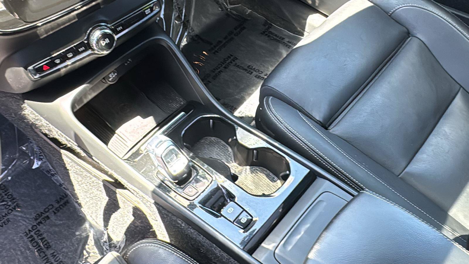 Used 2019 Volvo XC40 T5 Inscription AWD/4WD image 19