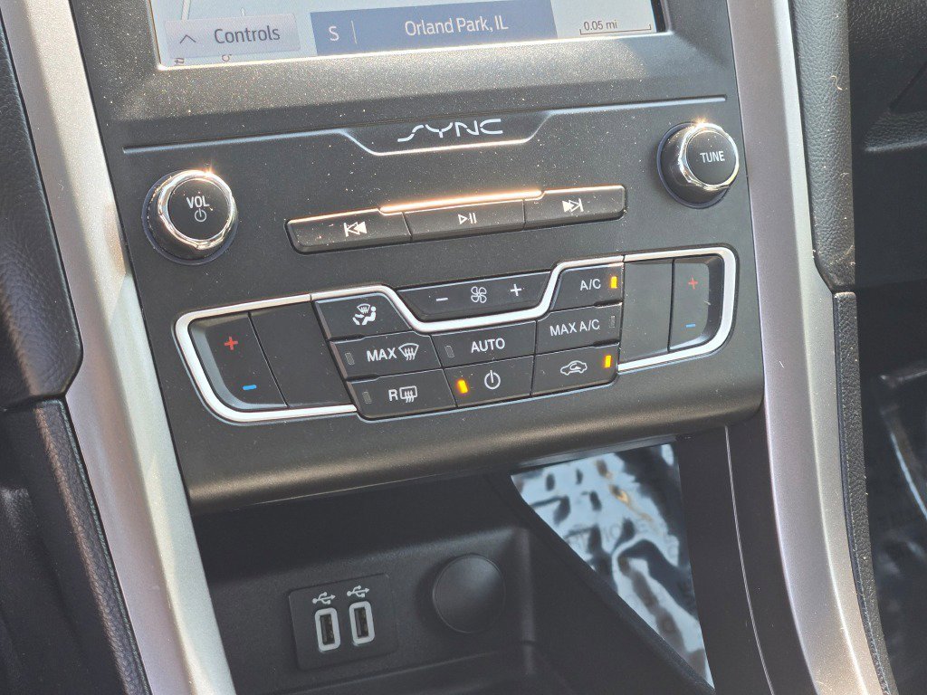 Used 2020 Ford Fusion SE image 23